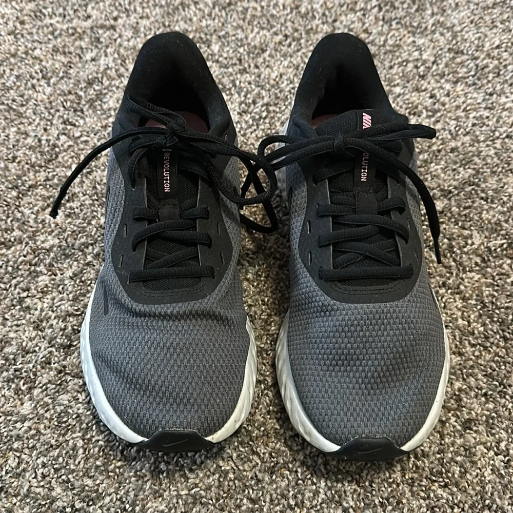 Nike Revolution Psychic Pink Running Sneakers Women's US 7.5 - Picture 2 of 9